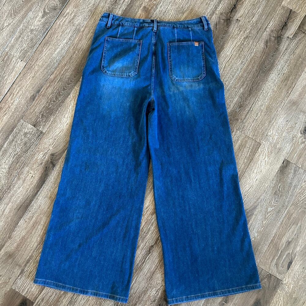 High-Waisted Wide-Leg Halara Jeans, Classic Blue Wash - Picture 13 of 13